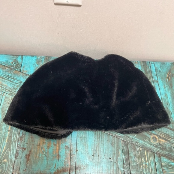Children's Place Black Faux Fur Poncho Size Small 5/6 - Picture 7 of 10